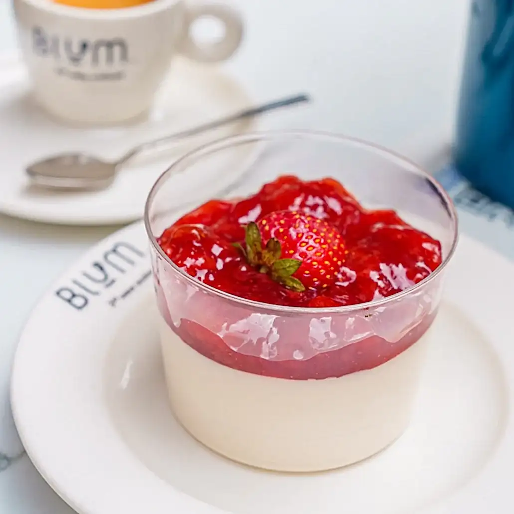 Çilekli Panna Cotta - blumcoffeehouse