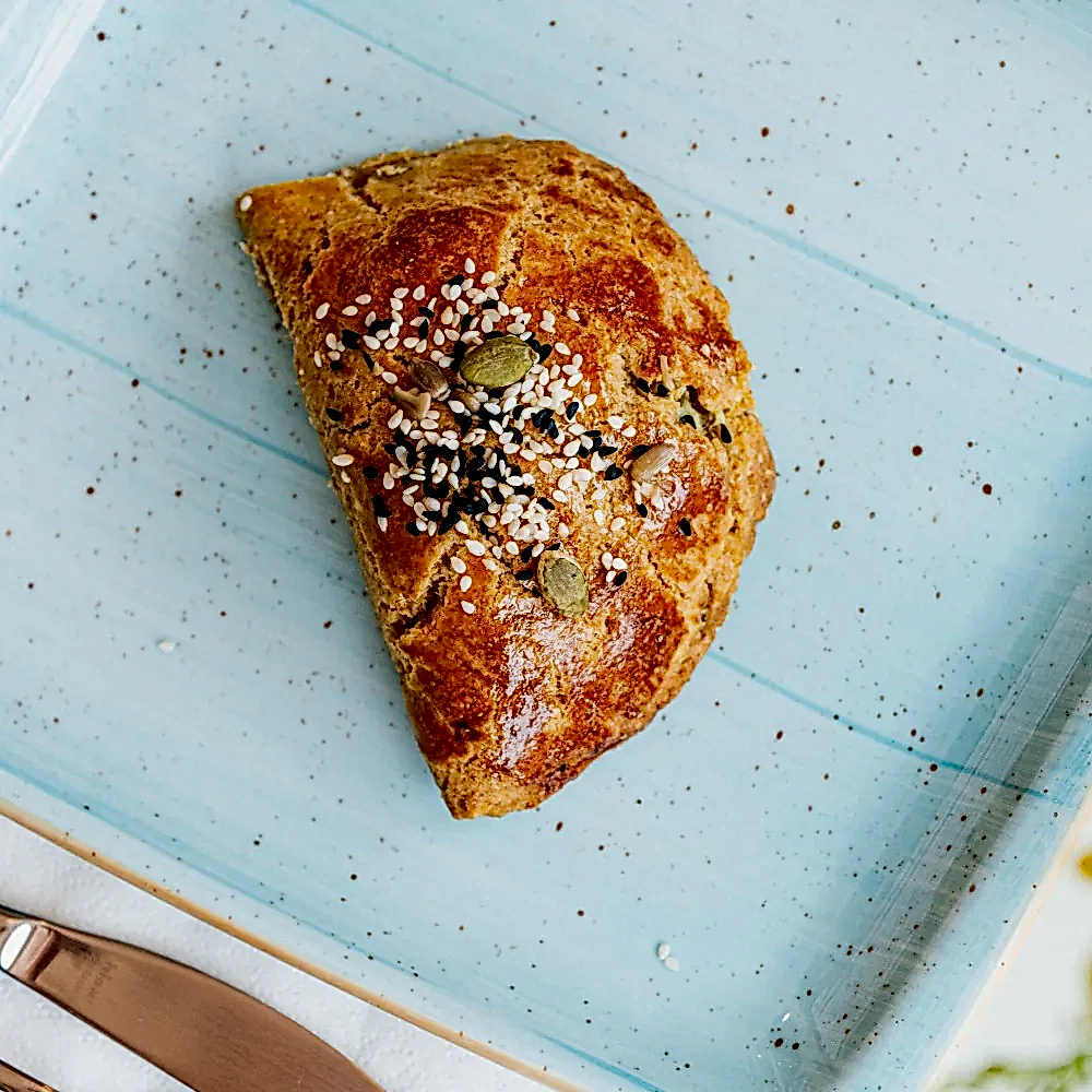 Blum Ev Poğaçası-Lorlu pestolu - blumcoffeehouse