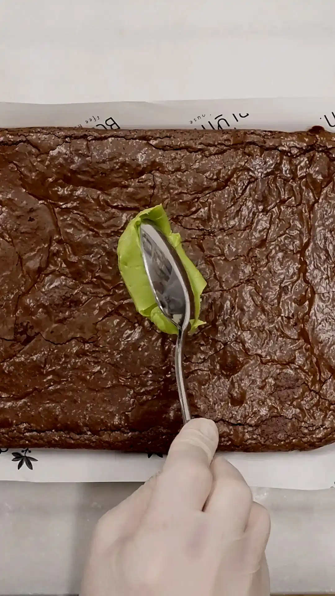 Belçika Çikolatalı Antep Fıstıklı El Yapımı Brownie | Glutensiz | 12 Kişilik